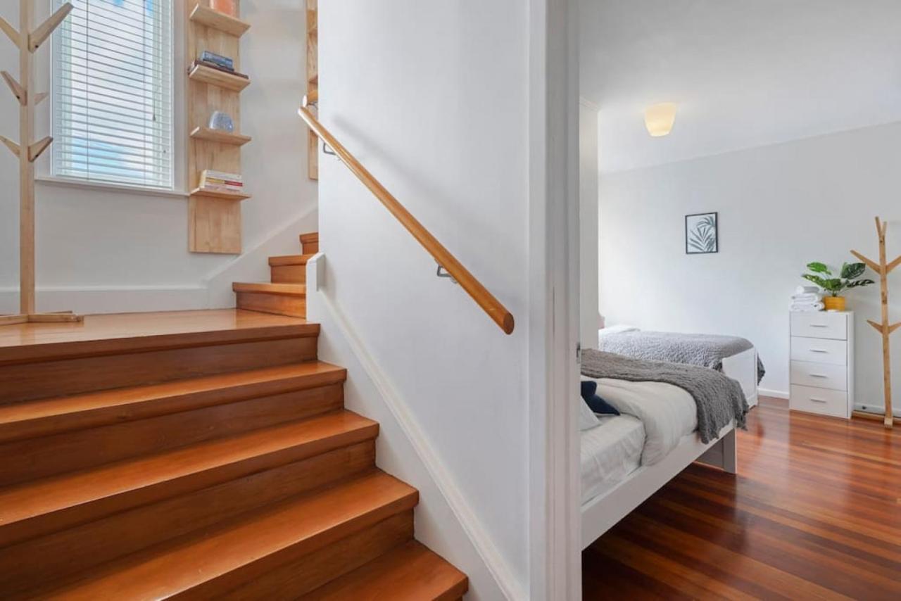 Amazing Home By Beach - Fully Aircon-Ed - Wifi Auckland Eksteriør billede