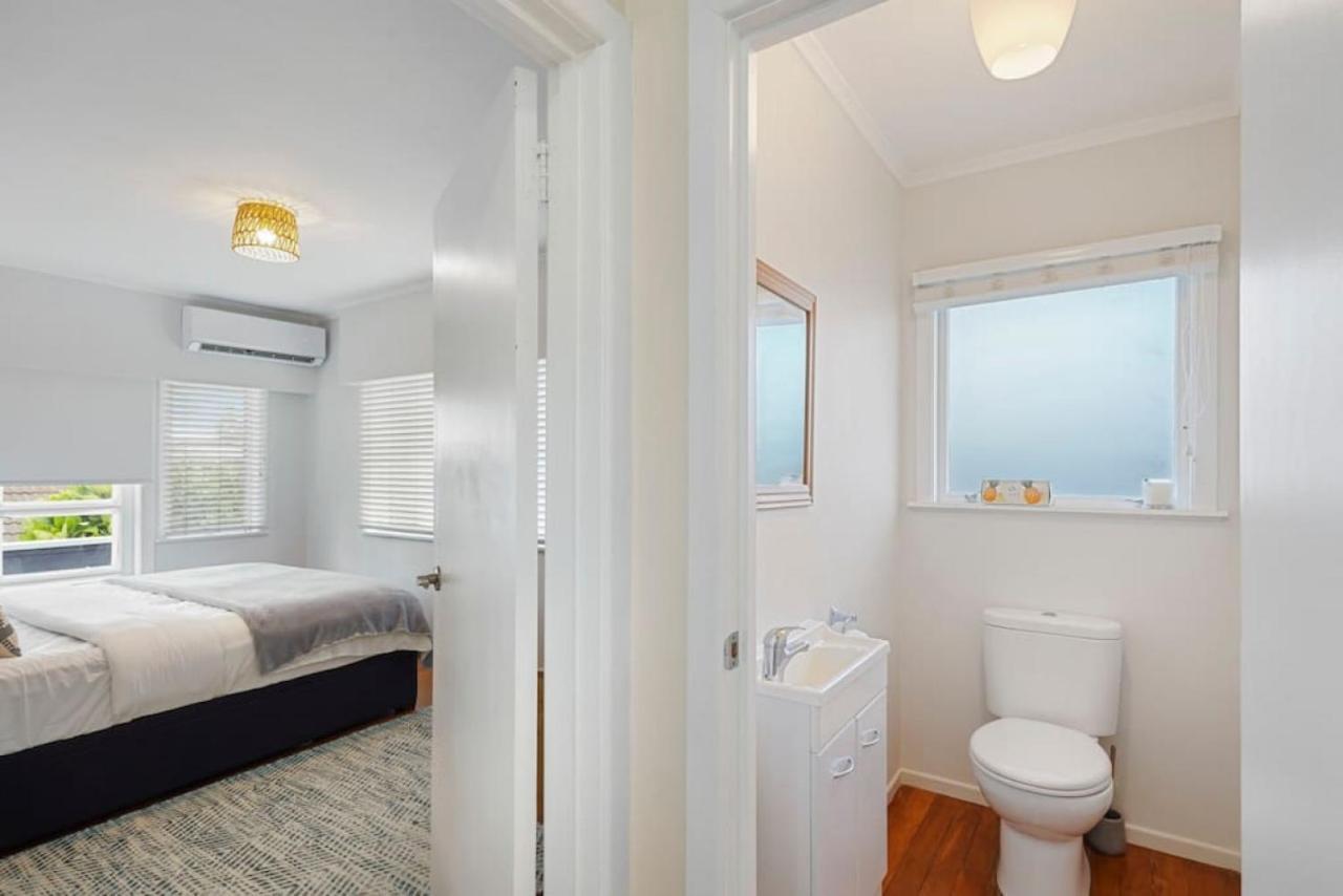 Amazing Home By Beach - Fully Aircon-Ed - Wifi Auckland Eksteriør billede